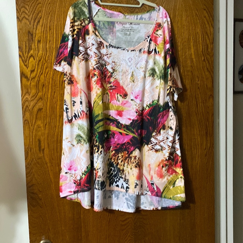 Onque Woman / high-low top / size 1X /